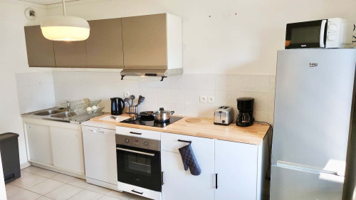 Move into this modern 12 m² room in coliving in Bordeaux