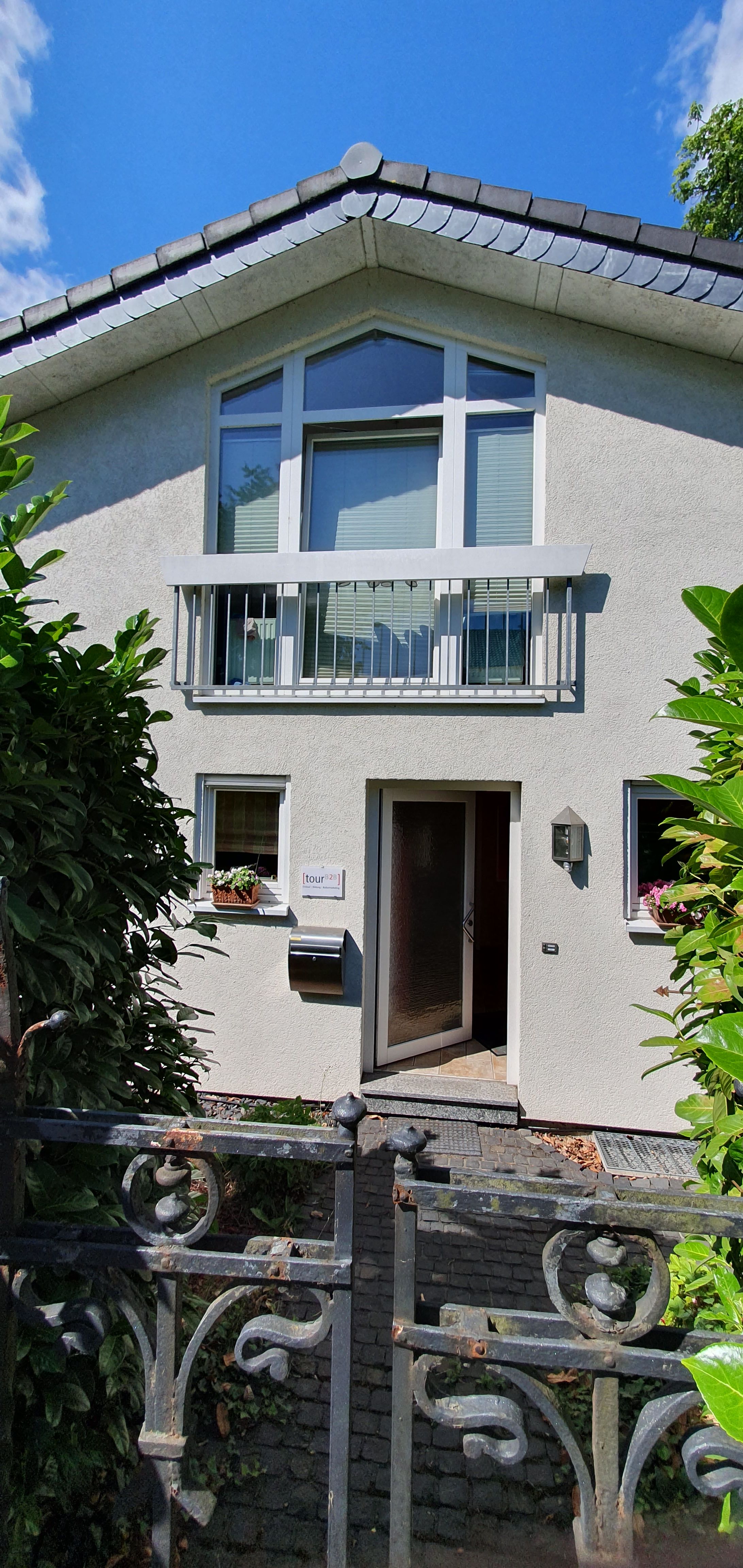 Apartment On The Rhine, 20 Minutes From Bonn/ 45 Minutes From Cologne. Furnished Perfect For People  - 3