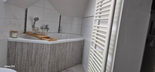 Lovely, bright apartment in nice area