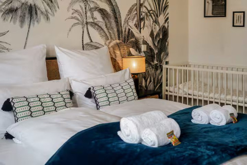 7Seas City-Apartment l Design l Balkon | Netflix
