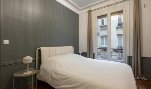 Delightful 2 Bedroom Apartment close to Gare Rome Metro