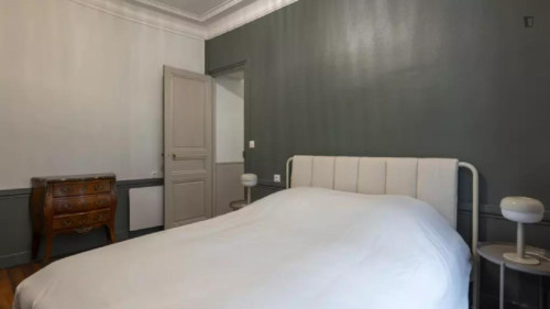 Delightful 2 Bedroom Apartment close to Gare Rome Metro