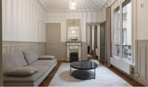 Delightful 2 Bedroom Apartment close to Gare Rome Metro