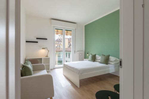 Bright Bedroom in Shared Apartment in Florence