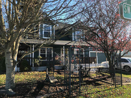 Fully Furnished/Private Bathroom