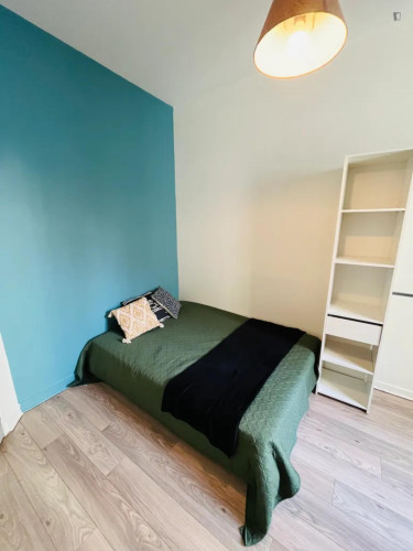 Inviting double bedroom near Saxe - Gambetta metro