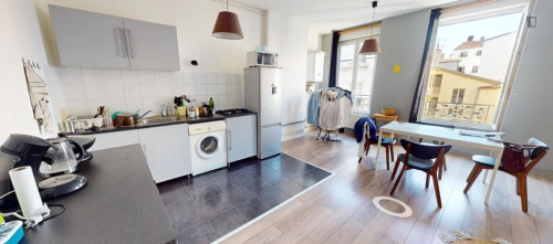 Inviting double bedroom near Saxe - Gambetta metro