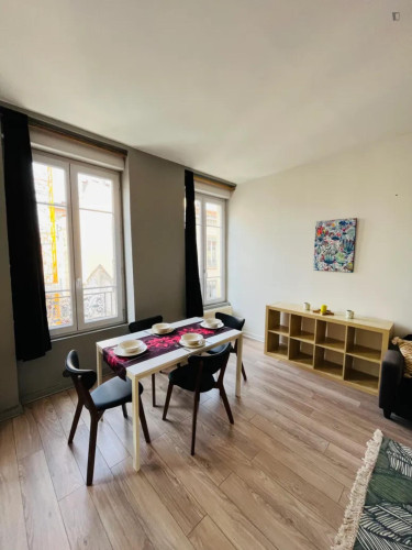 Inviting double bedroom near Saxe - Gambetta metro