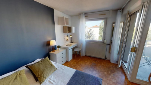Charming double bedroom with a balcony, near École Normale Supérieure de Lyon