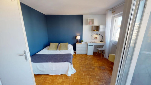 Charming double bedroom with a balcony, near École Normale Supérieure de Lyon