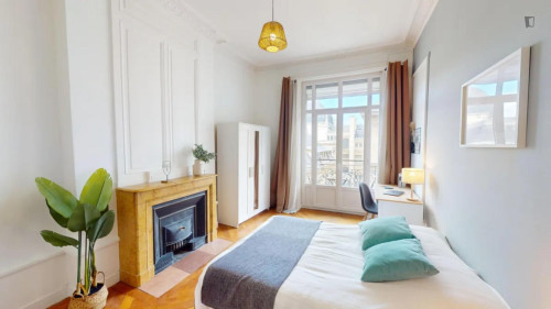 Inviting double bedroom in the La Guillotière neighbourhood