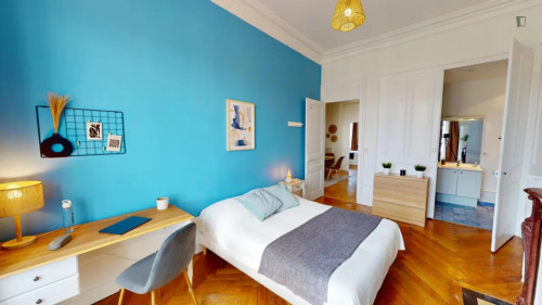 Cool double ensuite bedroom in the La Guillotière neighbourhood