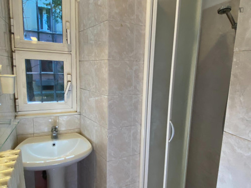 Welcoming 3-bedroom apartment near Università Bocconi