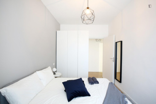 Bright double bedroom near Boscoincittà