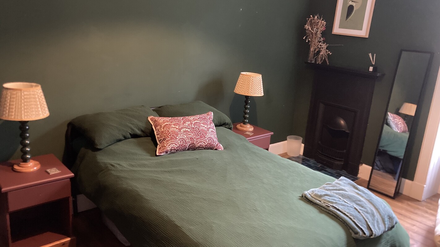 Guest Room(Full Room) - Colourful home in Edinburgh - Gallery - 1