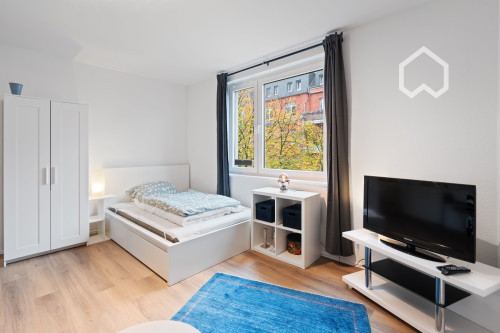 Quiet & centrally located – bright, modern apartment to feel at home