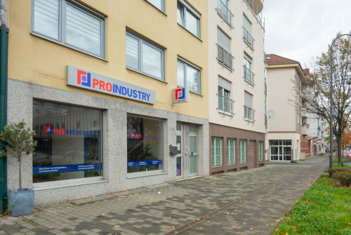 Bright, modern Apartment in the city centre of Leverkusen (close to main station, car park optional)