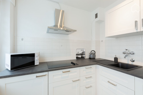 Bright, modern Apartment in the city centre of Leverkusen (close to main station, car park optional)