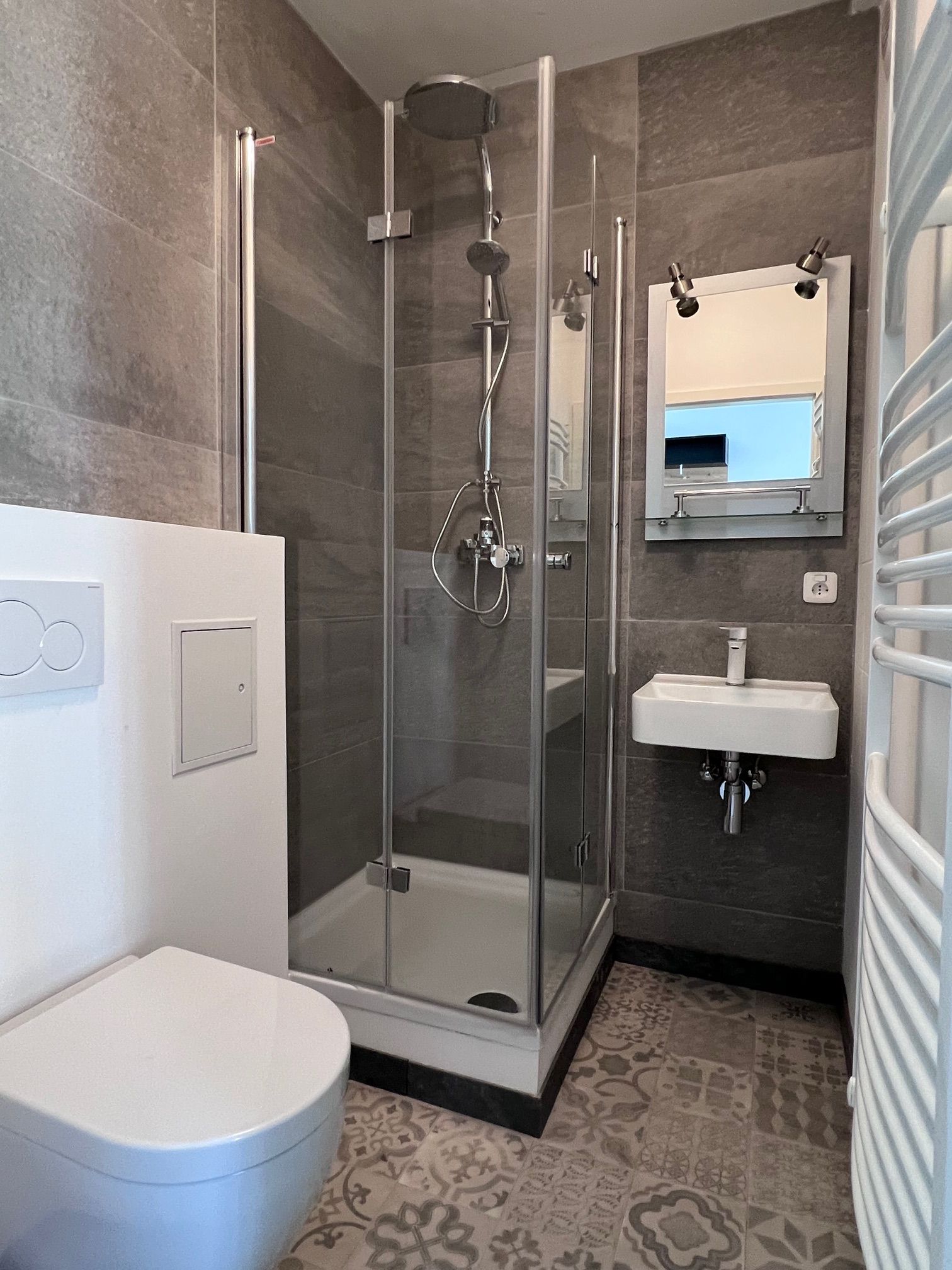 2 Separate Bedrooms | Central | Fully Equipped Kitchen | Terrace | Near Uniklinik And Josefinum - 1