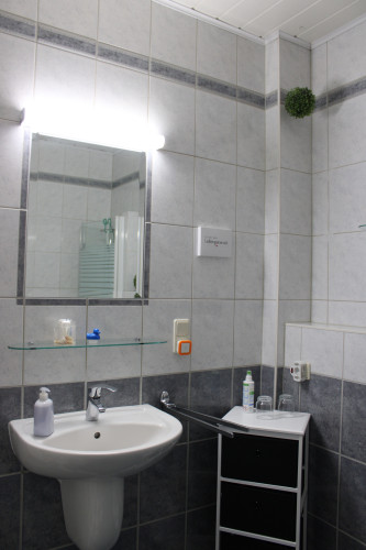 Balconyapartment , near central railway station and garden - Gallery - 12