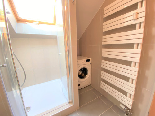 Modern 2-room apartment by the lake with top amenities.