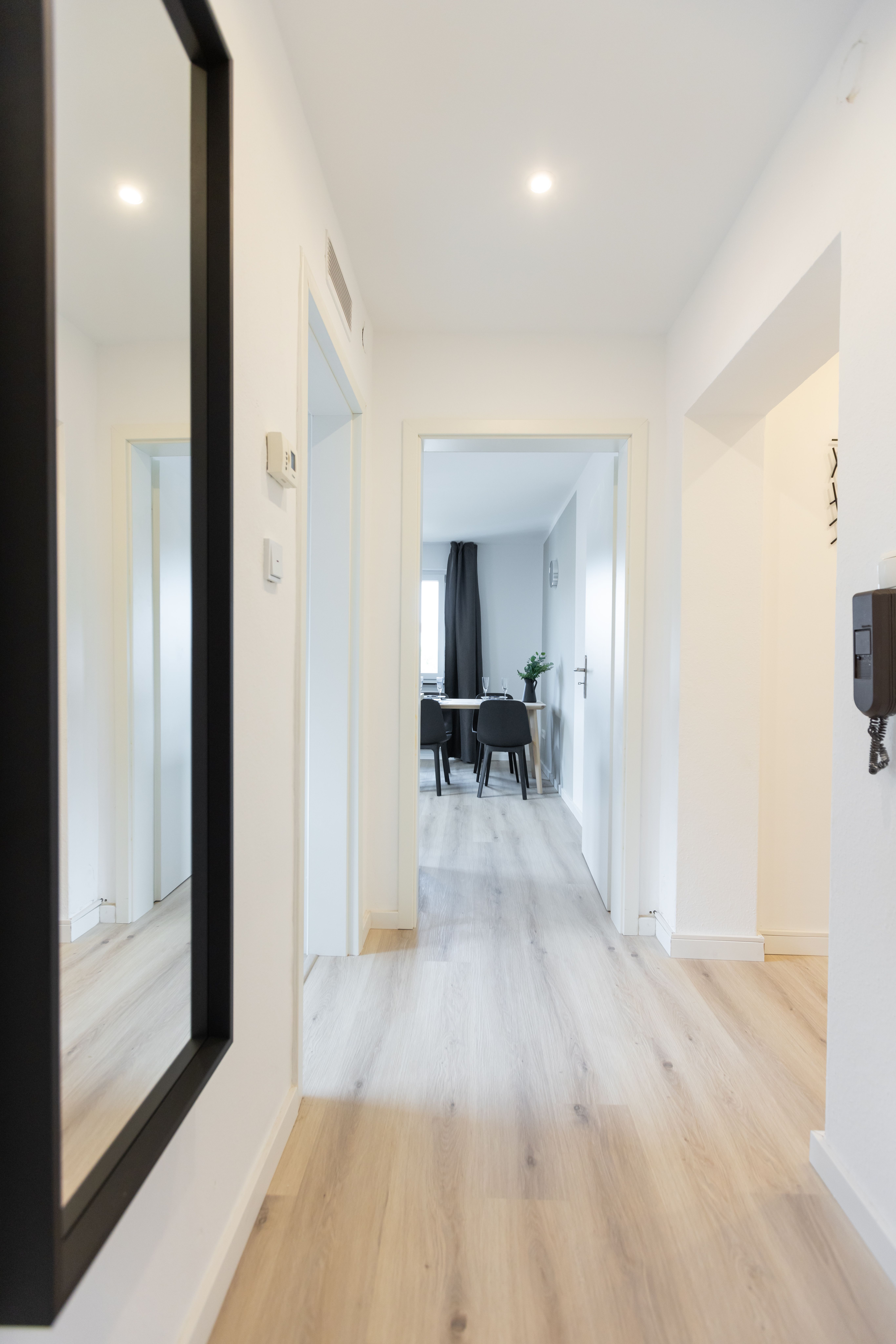 Fashionable & Gorgeous Suite (Zell A. Main) - 1