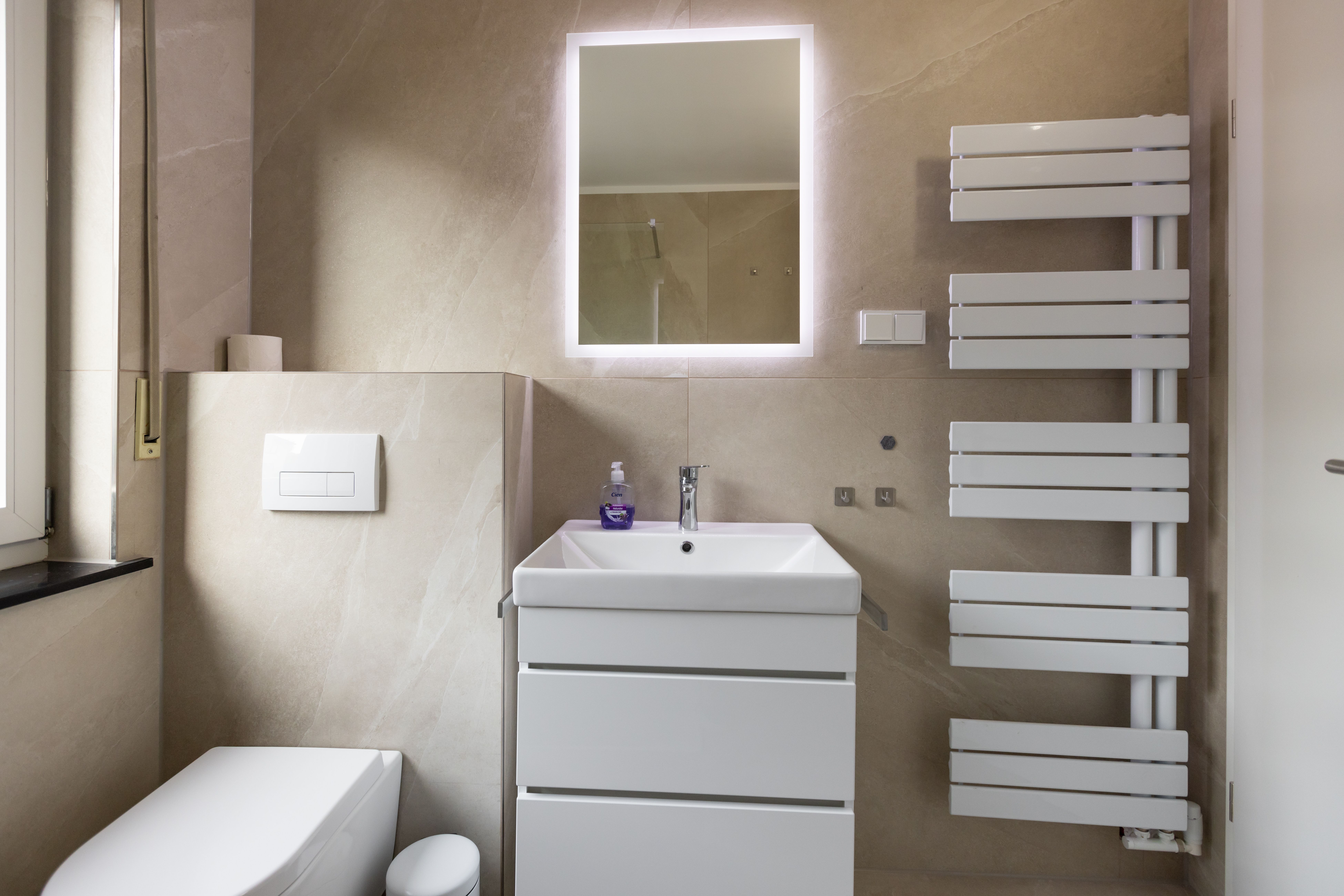 Fashionable & Gorgeous Suite (Zell A. Main) - 20