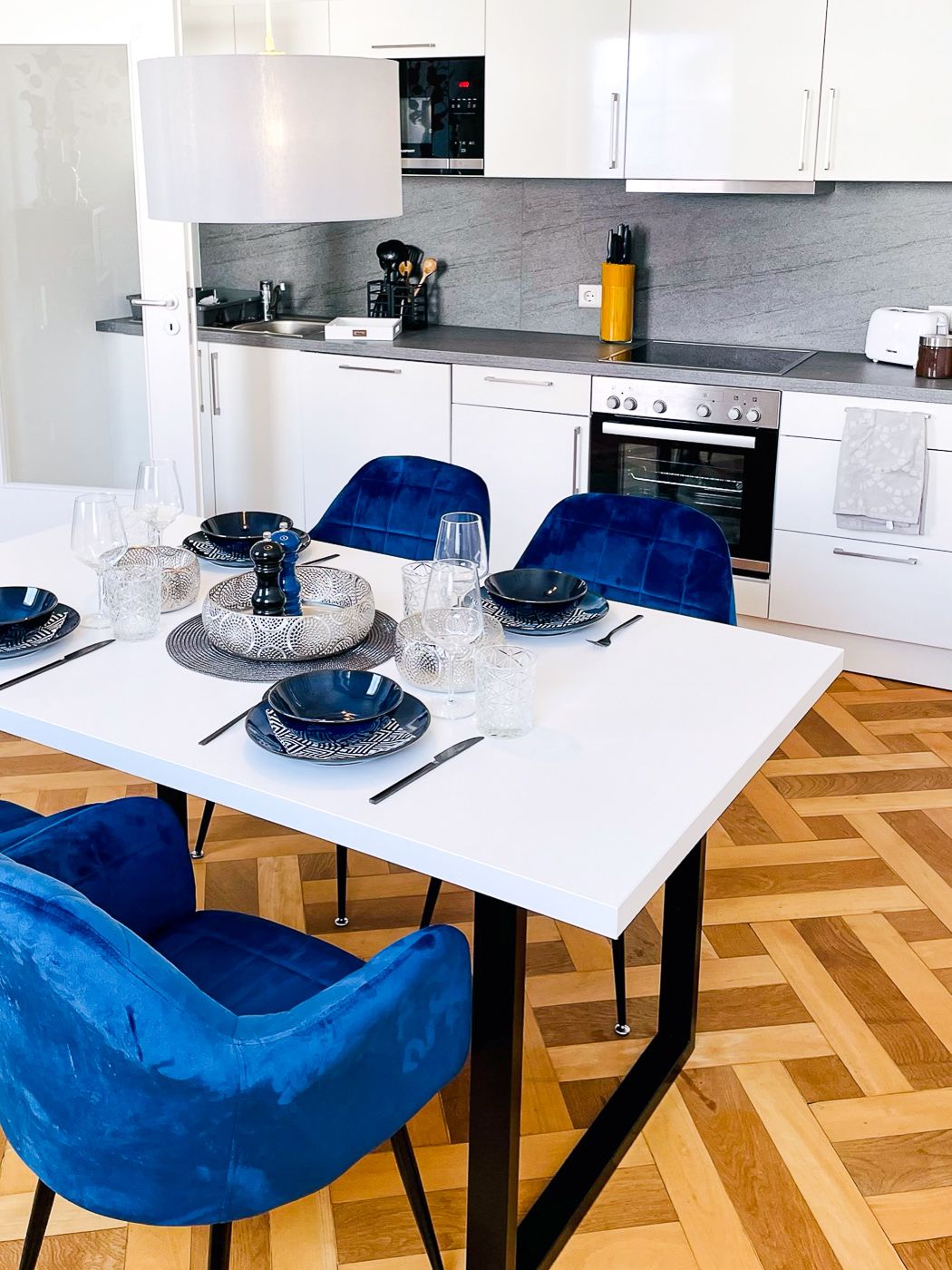 Old Meets Modern, Beautiful Comfortable Apartment In The Heart Of Tettnang - 5