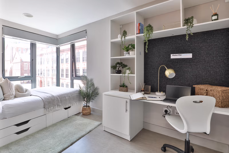 Classic Smaller 2 Bed Apartment - Shared Bathroom - Portobello House - Gallery - 5