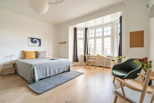 Large double bedroom in central Indre By