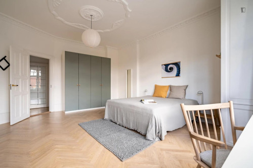 Large double bedroom in central Indre By