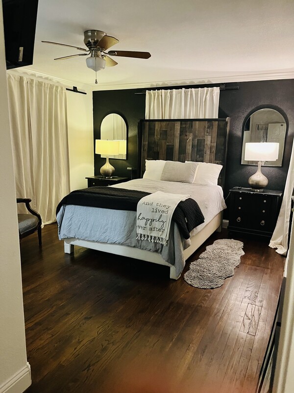 Queen Bed- Room #3(Full Room) - 1