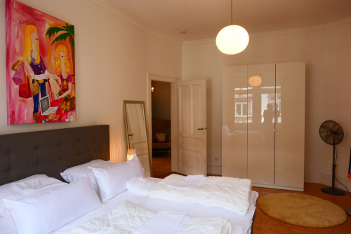 Stylishly Renovated 90 sqm Design Apartment in a Classic Historic Building - Gallery - 11