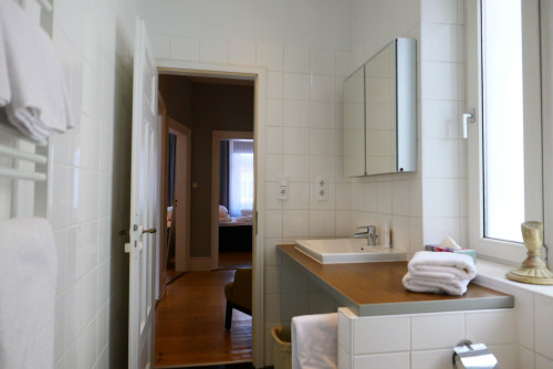 Stylishly Renovated 90 sqm Design Apartment in a Classic Historic Building - Gallery - 13