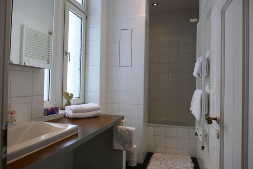 Stylishly Renovated 90 sqm Design Apartment in a Classic Historic Building - Gallery - 12