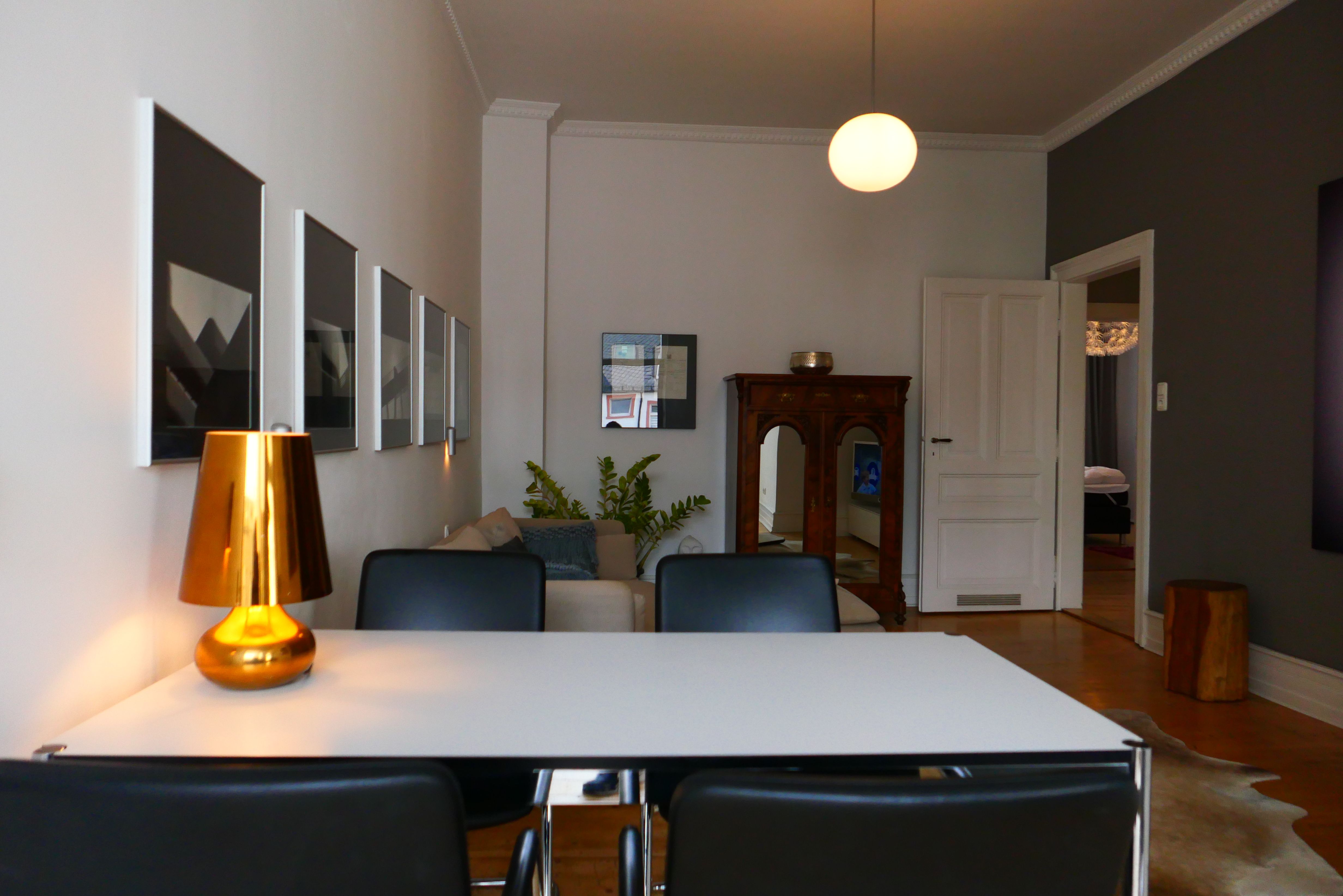 Stylishly Renovated 90 Sqm Design Apartment In A Classic Historic Building - 12