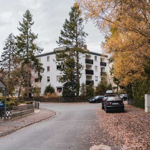 Modern, newly renovated 1 room apartment on the edge of the forest with parking space and WiFi