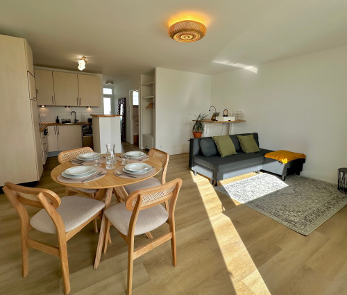 Frisch renovierte, helle Wohnung mit Balkon, Küche, Parkplatz und exzellenter Anbindung - Gallery - 9