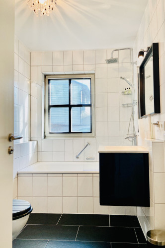 Fully Furnished: Large 2-room apartment, sunny terrace, near the main train station, underground parking space, Wi-Fi - Gallery - 6