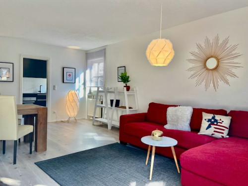 Fully Furnished: Large 2-room apartment, sunny terrace, near the main train station, underground parking space, Wi-Fi