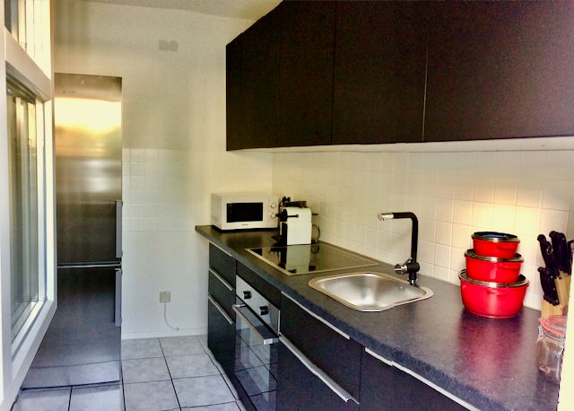 Fully Furnished: Large 2-Room Apartment, Sunny Terrace, Near The Main Train Station, Underground Par - 1