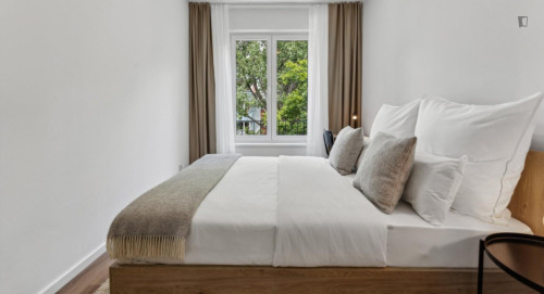 Bright double bedroom near Franz-Neumann-Platz metro station