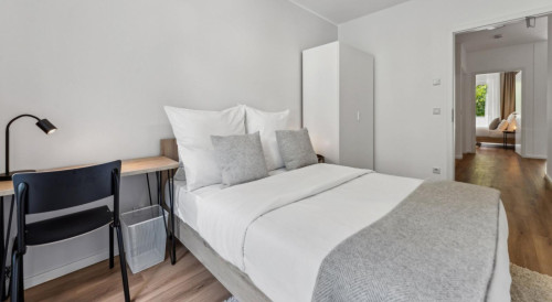 Bright double bedroom near Franz-Neumann-Platz metro station