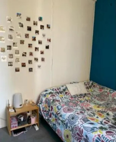Cosy double bedroom near Ampère - Victor Hugo metro station