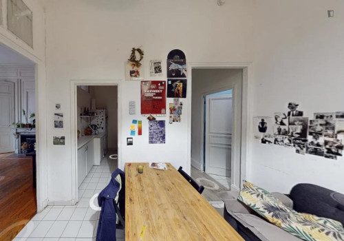 Cosy double bedroom near Ampère - Victor Hugo metro station