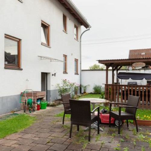 ☆ Unique in great old town by Rabe ✔Netflix ✔Coffee-Bar (15 min KA City | 10 min KIT North | 8 min Daimler)