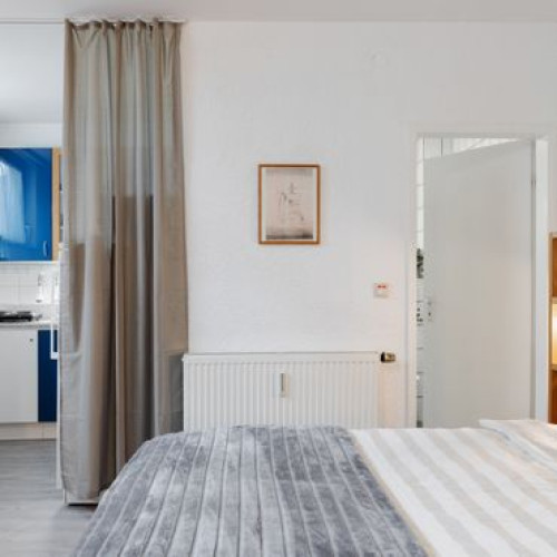 ☆ Unique in great old town by Rabe ✔Netflix ✔Coffee-Bar (15 min KA City | 10 min KIT North | 8 min Daimler)