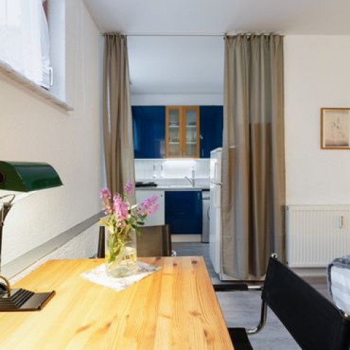 ☆ Unique in great old town by Rabe ✔Netflix ✔Coffee-Bar (15 min KA City | 10 min KIT North | 8 min Daimler)