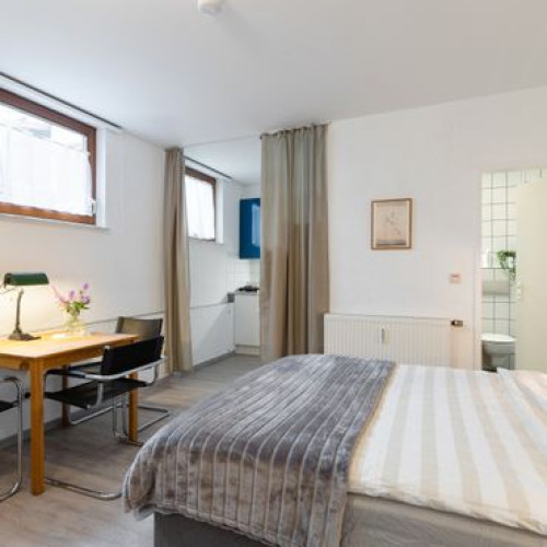 ☆ Unique in great old town by Rabe ✔Netflix ✔Coffee-Bar (15 min KA City | 10 min KIT North | 8 min Daimler)