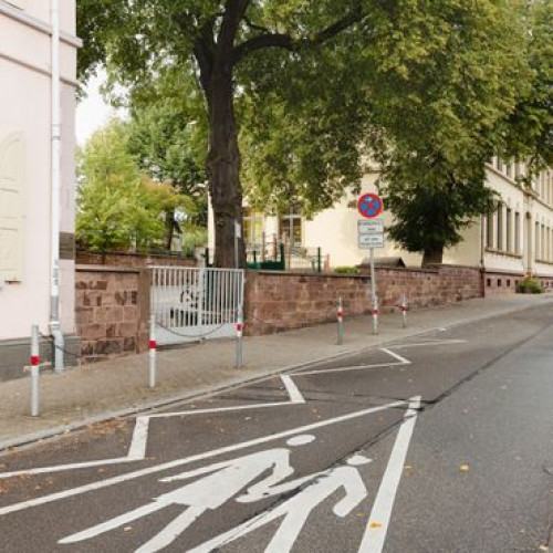 ☆ Unique in great old town by Rabe ✔Netflix ✔Coffee-Bar (15 min KA City | 10 min KIT North | 8 min Daimler)